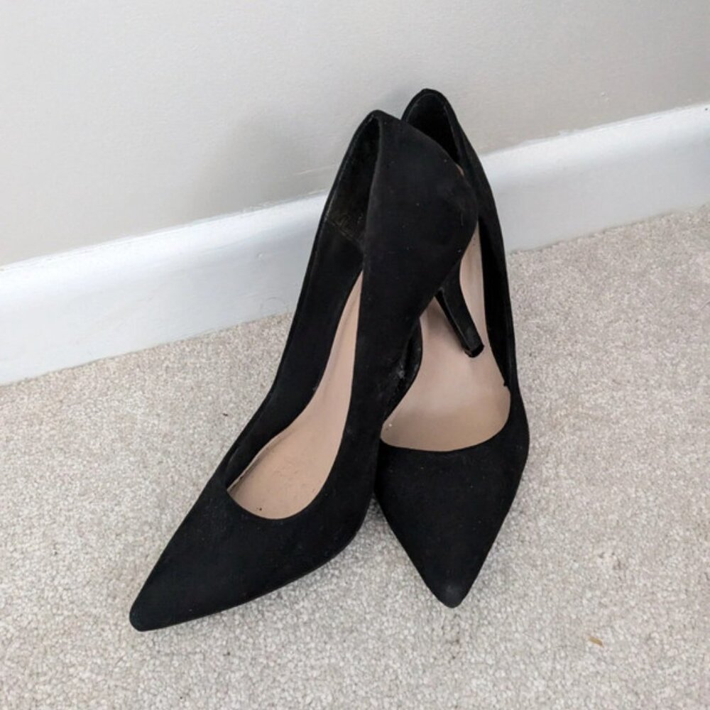 Black court shoe